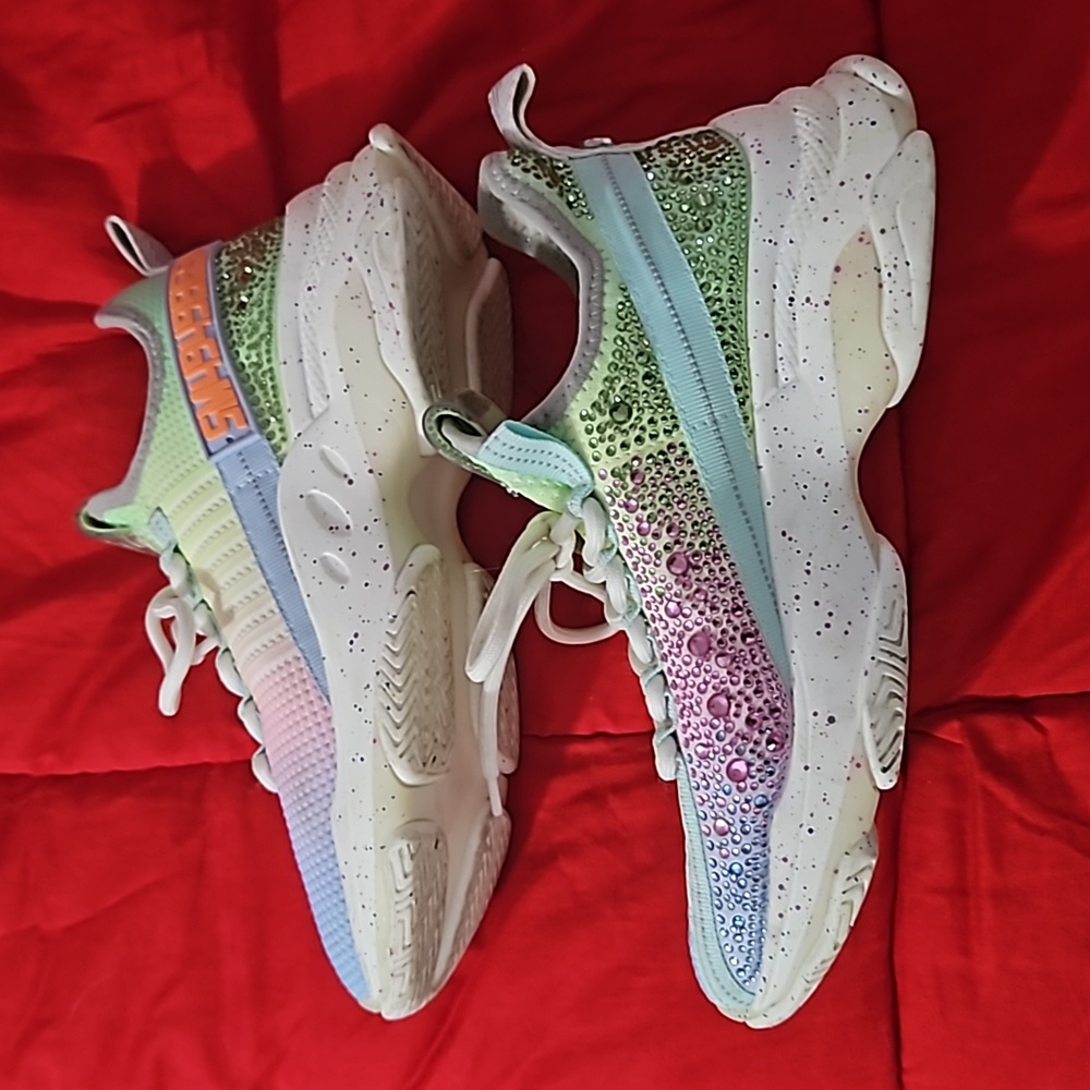 Size 8.5 tennis shoes Steve Madden